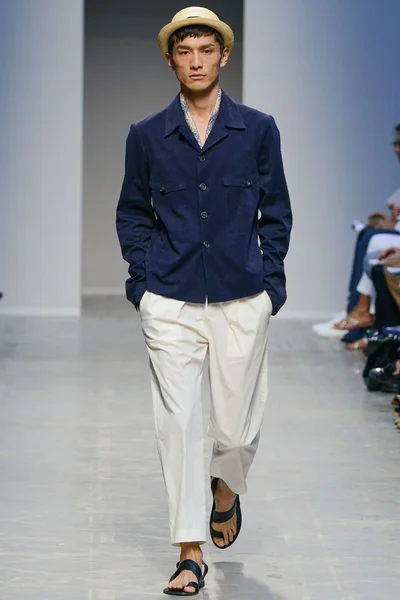 Look 14